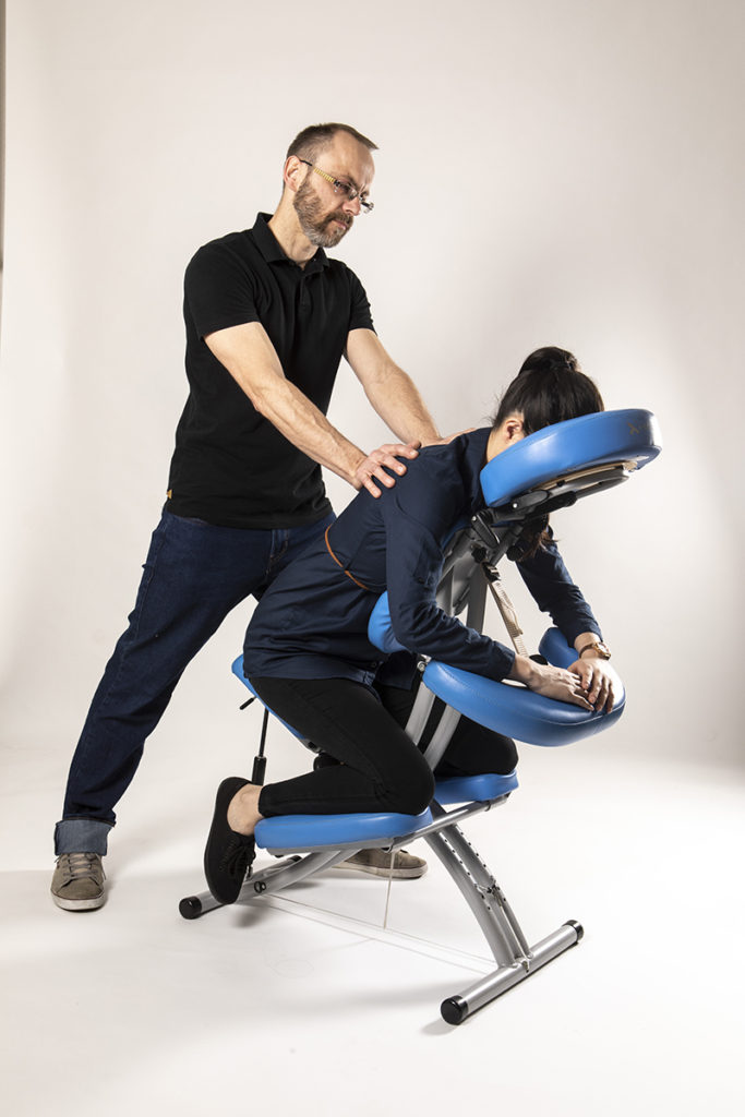 Masér s židlí Jan Nikl - masážní židle